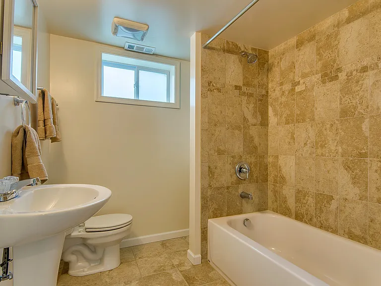 11705 Ashley Dr — Photo 12