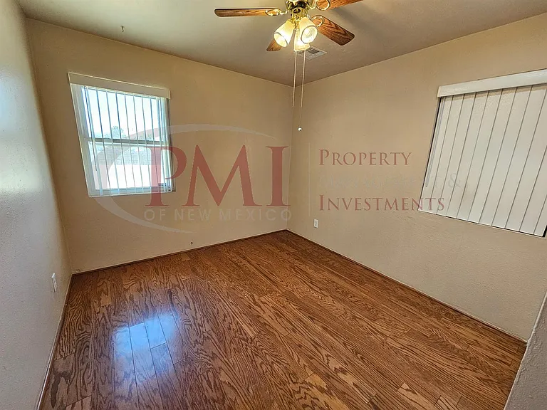 1735 S Locust St — Photo 13