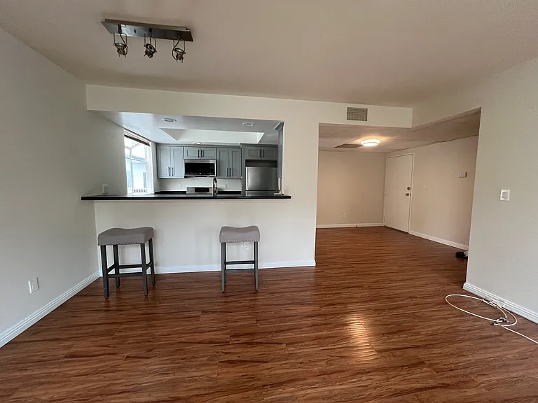 1943 Selby Ave #101 — Photo 2