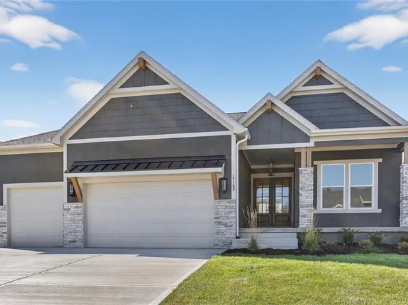17186 S Laurelwood St, Olathe, KS 66062