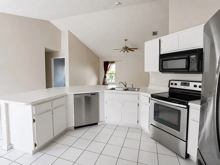 10435 Crestfield Dr — Photo 20
