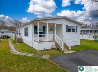 16 Powderhorn Pl, Mount Bethel, PA 18343