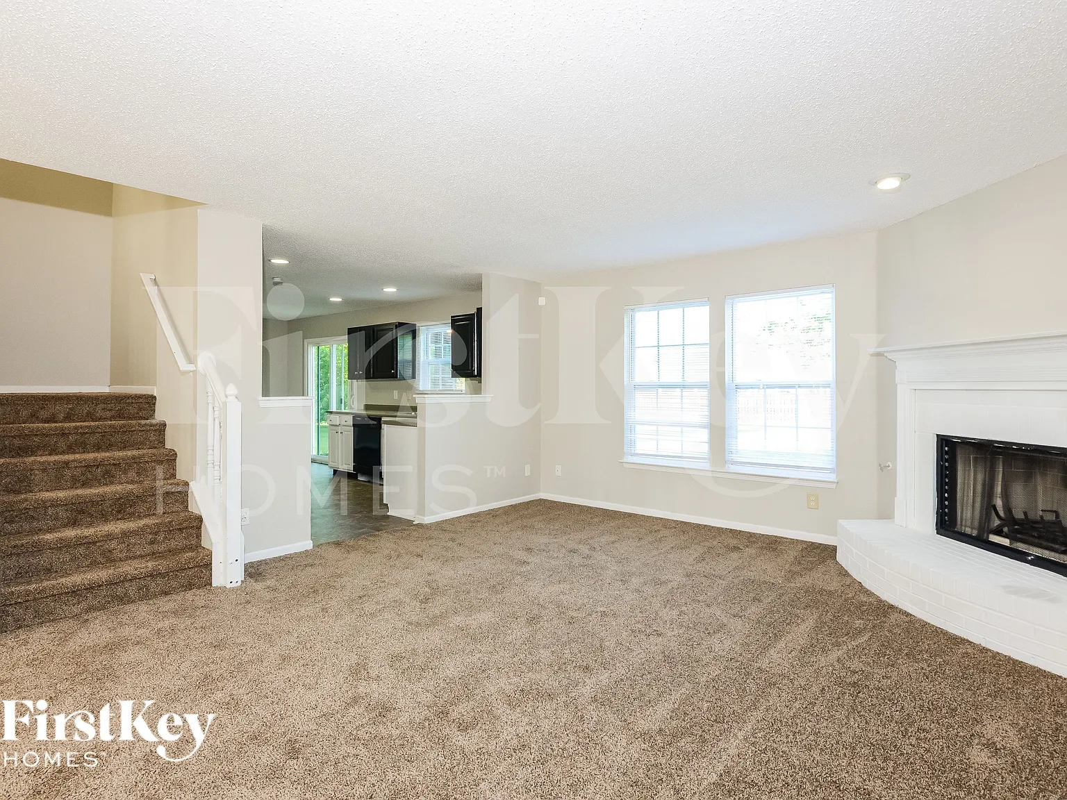 3 bed, 2.5 bath, 2284 sqft, $2,340 — Photo 2