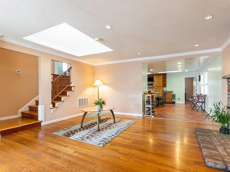 515 Flynn Ave — Photo 5