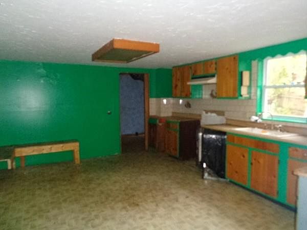 2nd image of 81 Brattle St