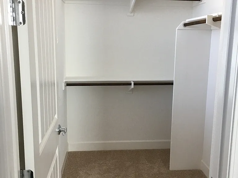 706 Tilton Dr — Photo 2