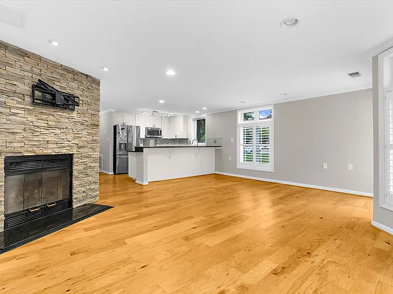 1134 Lake Heron Dr #1B — Photo 20