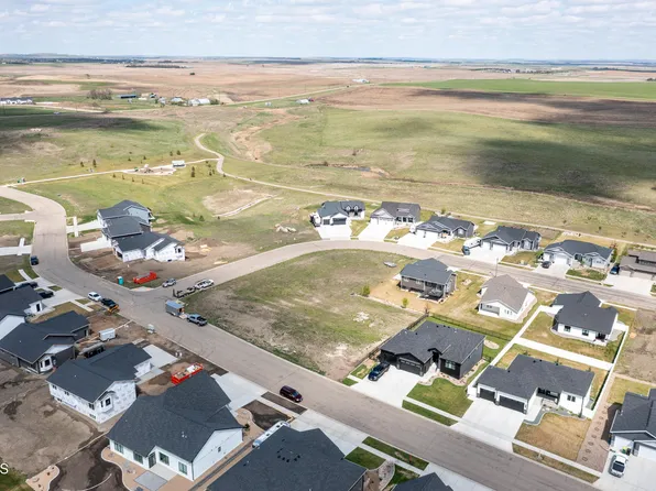 3815 Platinum St, Bismarck, ND 58503