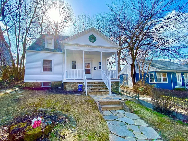 726 Brookwood Rd — Photo 2