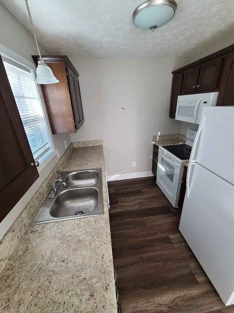 2 bed, 1.0 bath, 800 sqft, $1,350 — Photo 4
