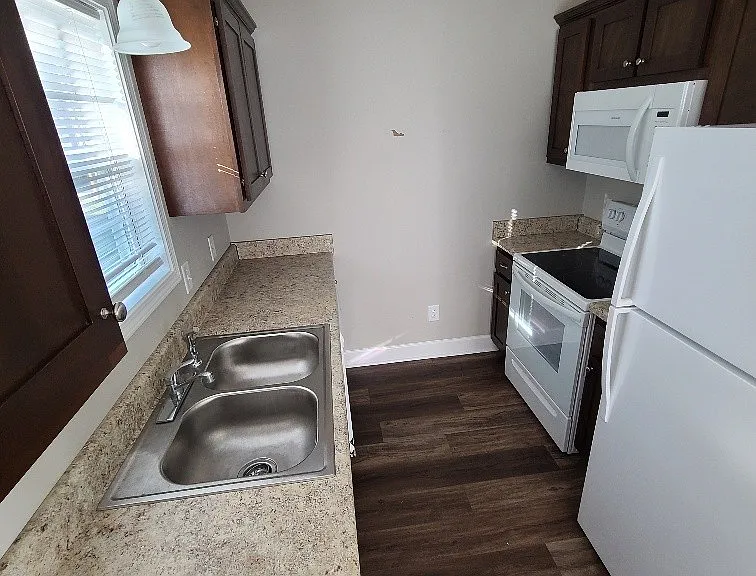109 Williams St #B — Photo 4