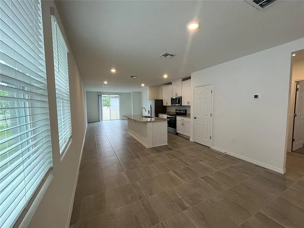 3 bed, 2.0 bath, 1483 sqft, $1,900 — Photo 3
