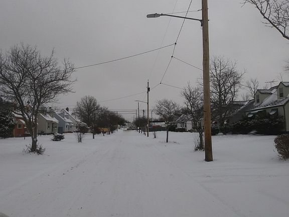 4th image of 16322 Lotus Dr