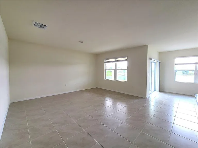 420 Noble Ave — Photo 10