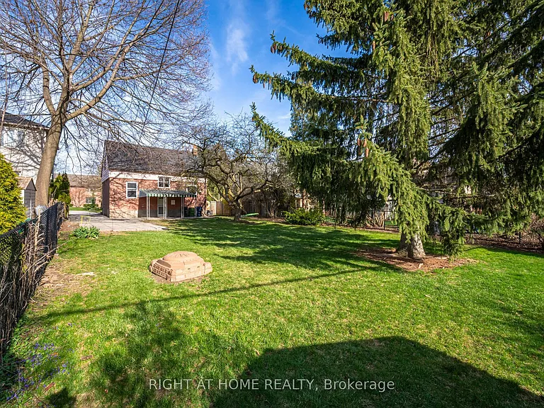 154 Martin Grove Rd — Photo 34
