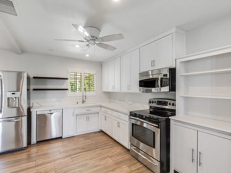 808 E Cavalier Dr — Photo 10