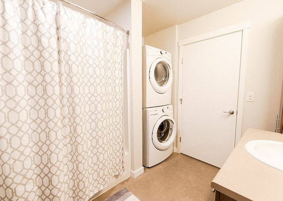 1st image of 420 W Smith St APT 427