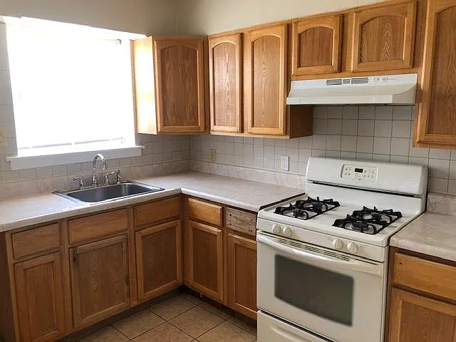 1334 Thurman St - 1 — Photo 2