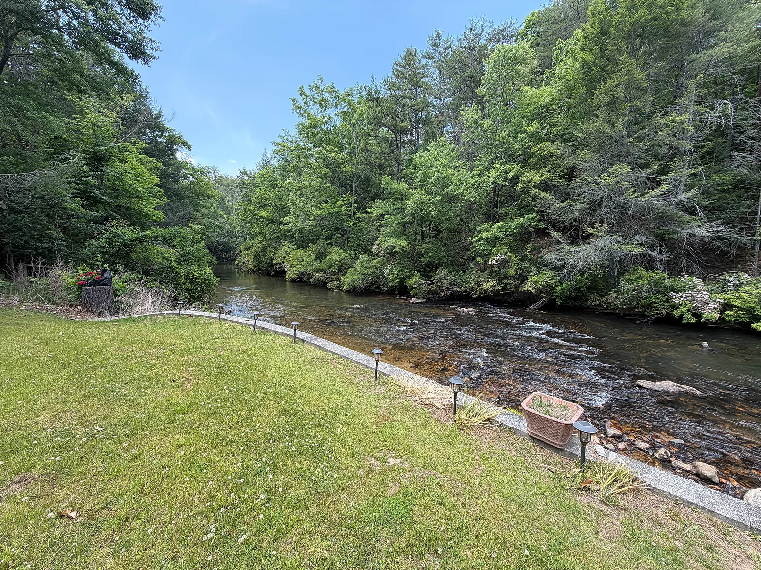 2 bed, 2200 sqft, $1,750 — Photo 4