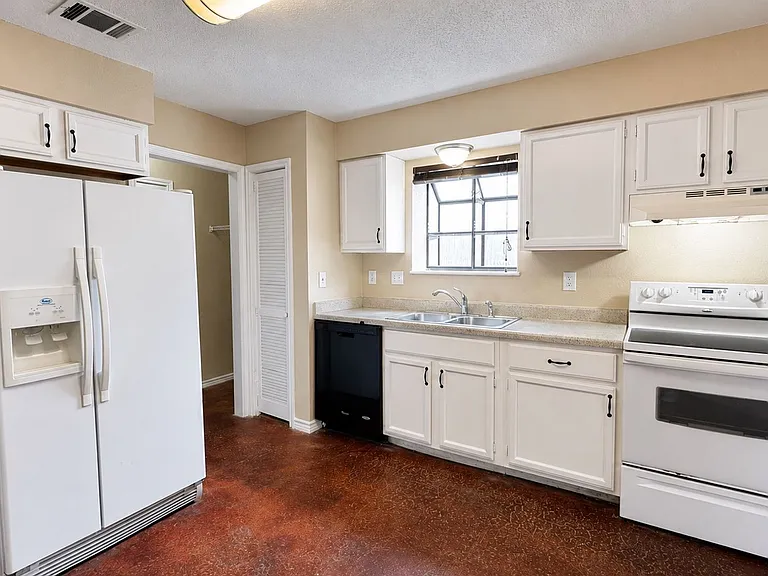 3426 Meadow Head Dr — Photo 10