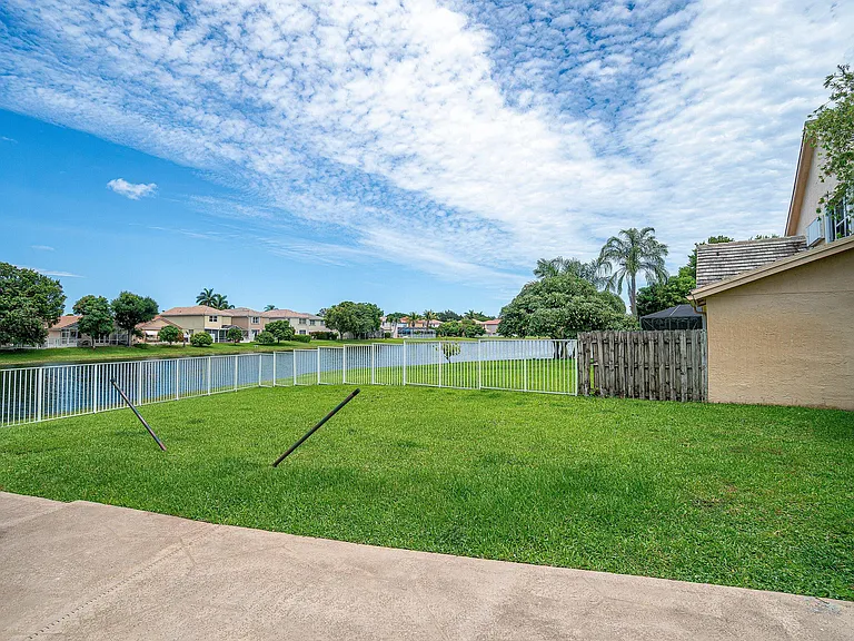 7366 Ashley Shores Cir — Photo 31