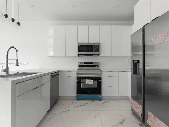 2143 NW 4th St #2, Pompano Beach, FL 33069