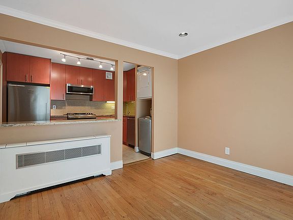 5th image of 18-39 215th St Unit Townhouse 15