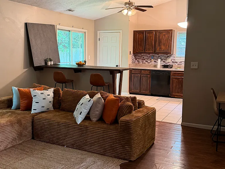 6826 Equestrian Ln — Photo 10