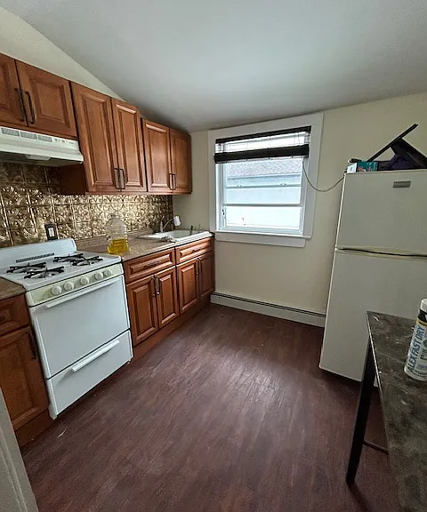 610 Pompton Ave #2 — Photo 2