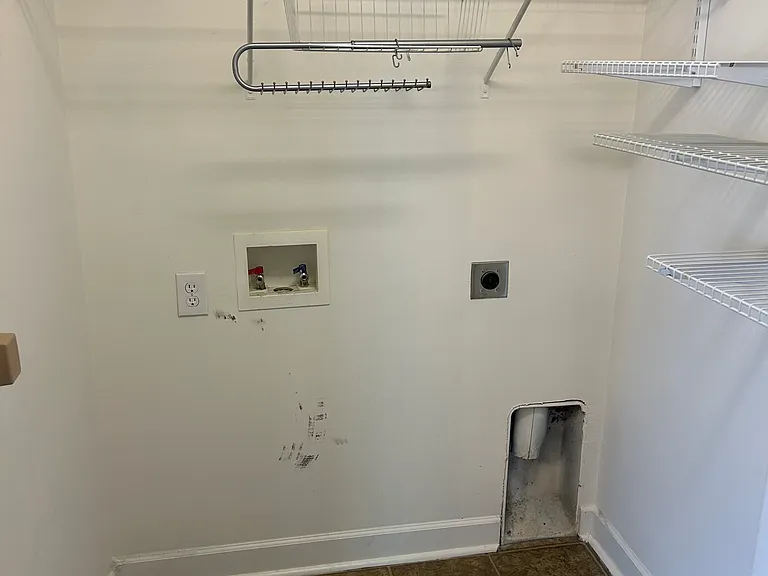 100 Sunset Cir #204 — Photo 7