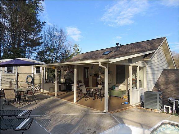 4th image of 65 Oakwood Dr