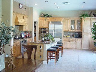 2nd image of 2325 Faircrest Dr