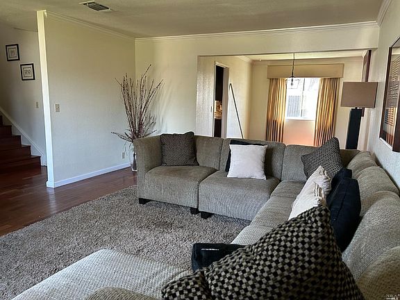 5th image of 333 Shoveller Drive
