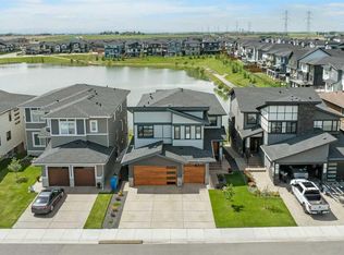 20 E Waterford Hts, Chestermere, AB T1X 2M8