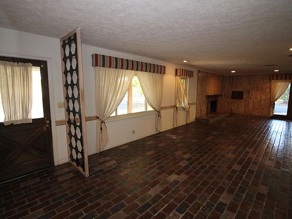 2nd image of 2035 Westwood Acres