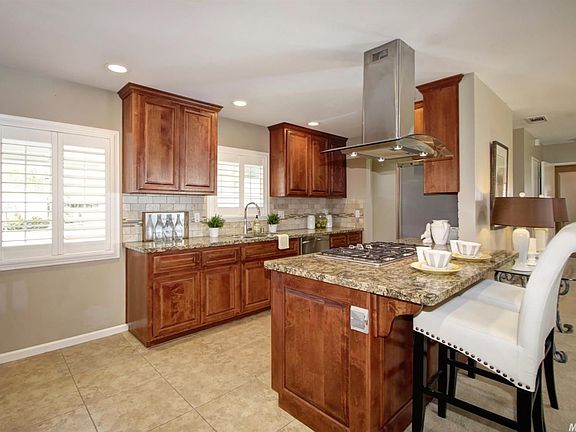 4th image of 3816 Laguna Way