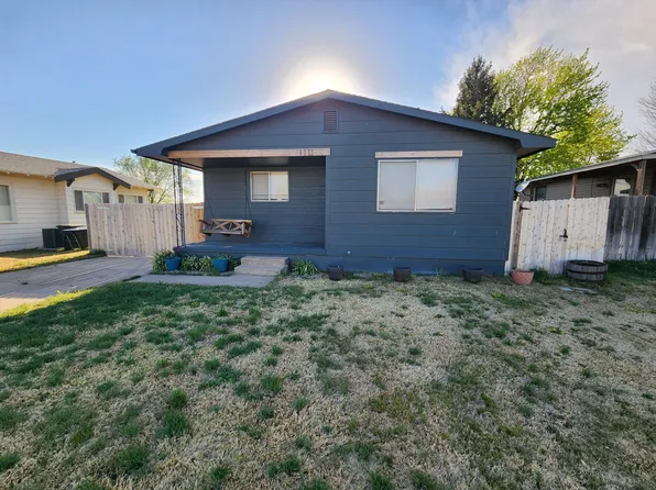 1111 Hillcrest Dr, Dodge City, KS 67801