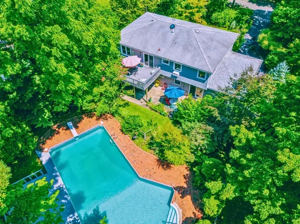 12 Milleridge Lane, Smithtown, NY 11787
