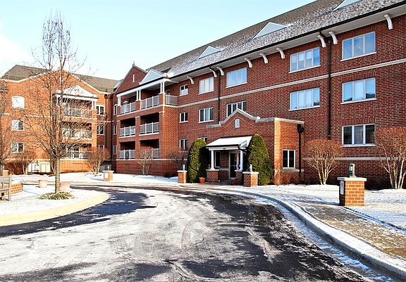 3rd image of 460 S Northwest Hwy Unit 206