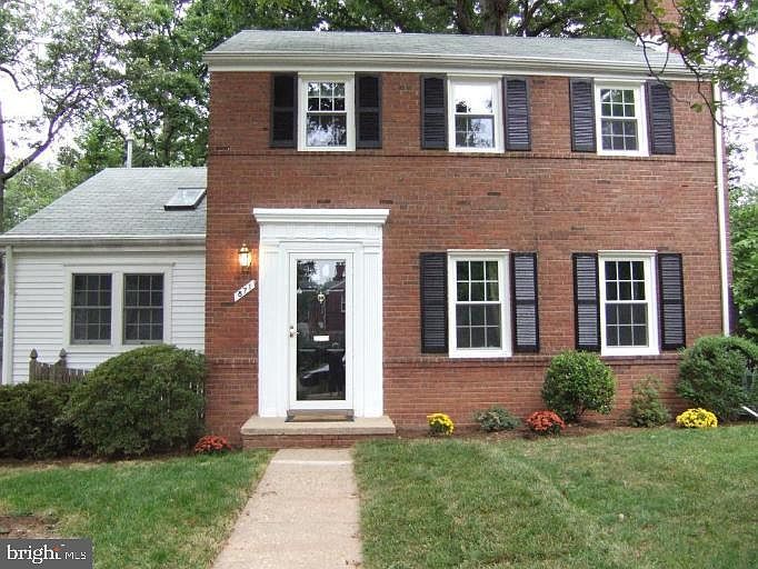1st image of 871 N Larrimore St