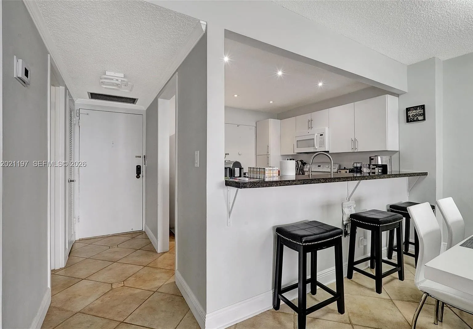 Sea Air Towers Condo — Photo 3