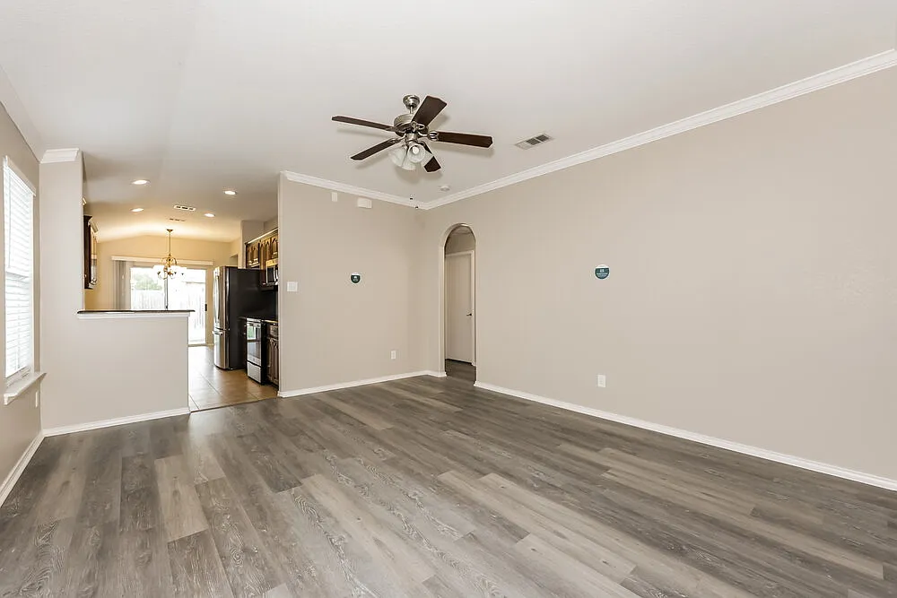 3 bed, 2.0 bath, 1393 sqft, $1,970 — Photo 4