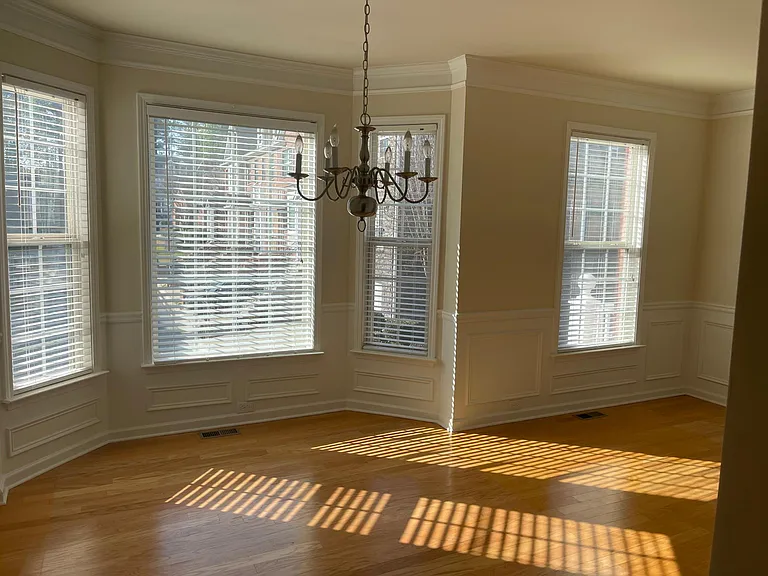 Dining and extra sitting area/play area
