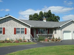 178 Bush Ln, Brodheadsville, PA 18322