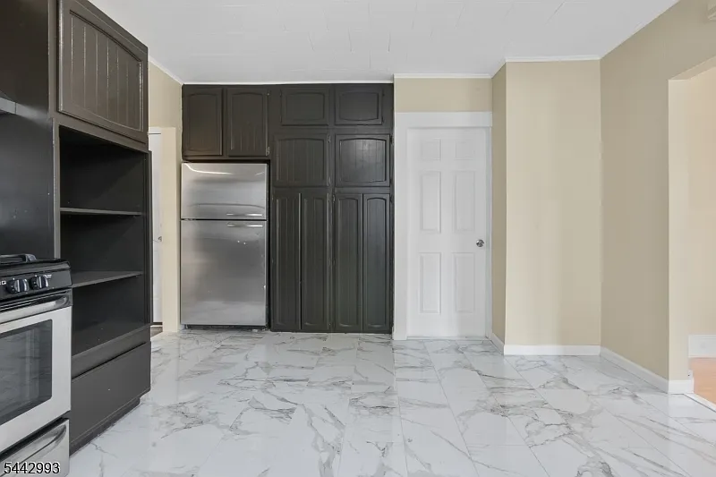 4 bed, 1.0 bath, $3,300 — Photo 3