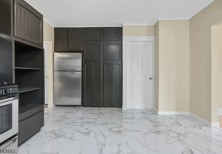 196 Broughton Ave — Photo 3