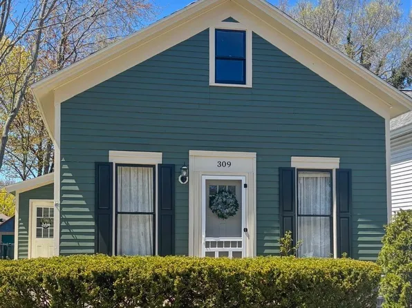 309 N Robert St, Ludington, MI 49431