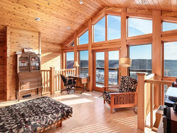 29001 Skyview Ln, Wauzeka, WI 53826