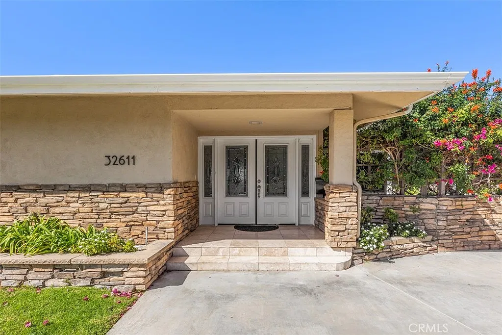 4 bed, 2.5 bath, 2653 sqft, $12,500 — Photo 4
