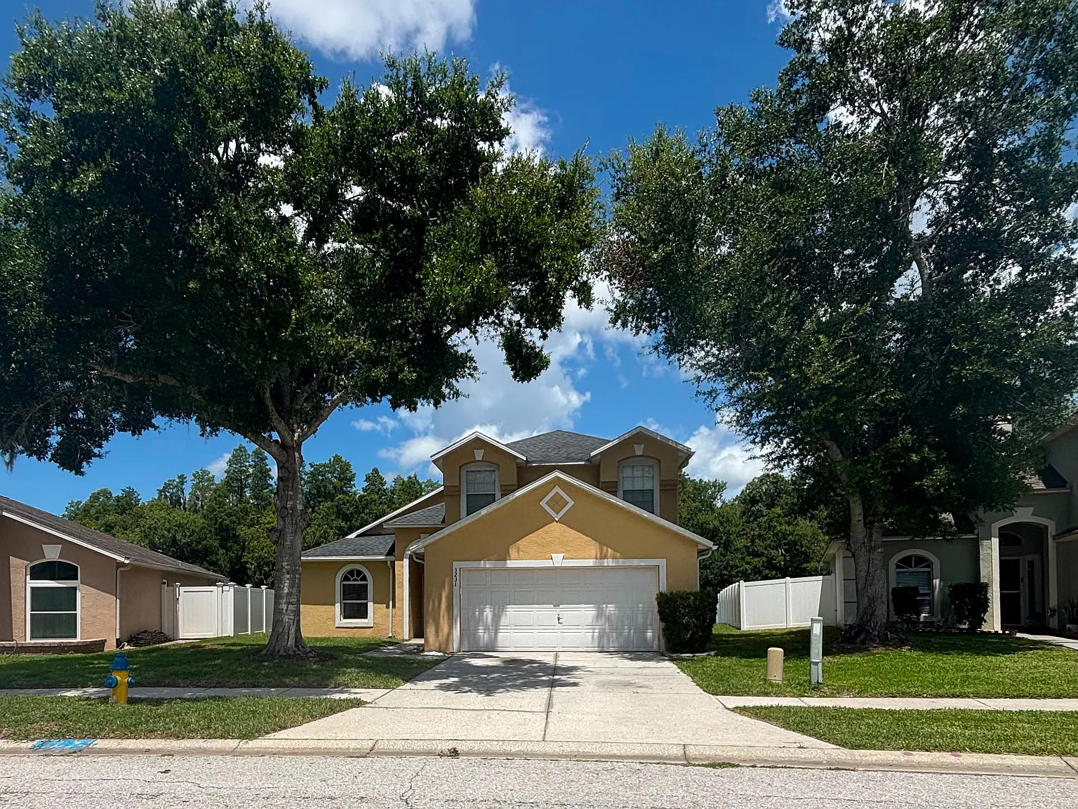 3 bed, 2.5 bath, 1758 sqft, $2,395 — Photo 2